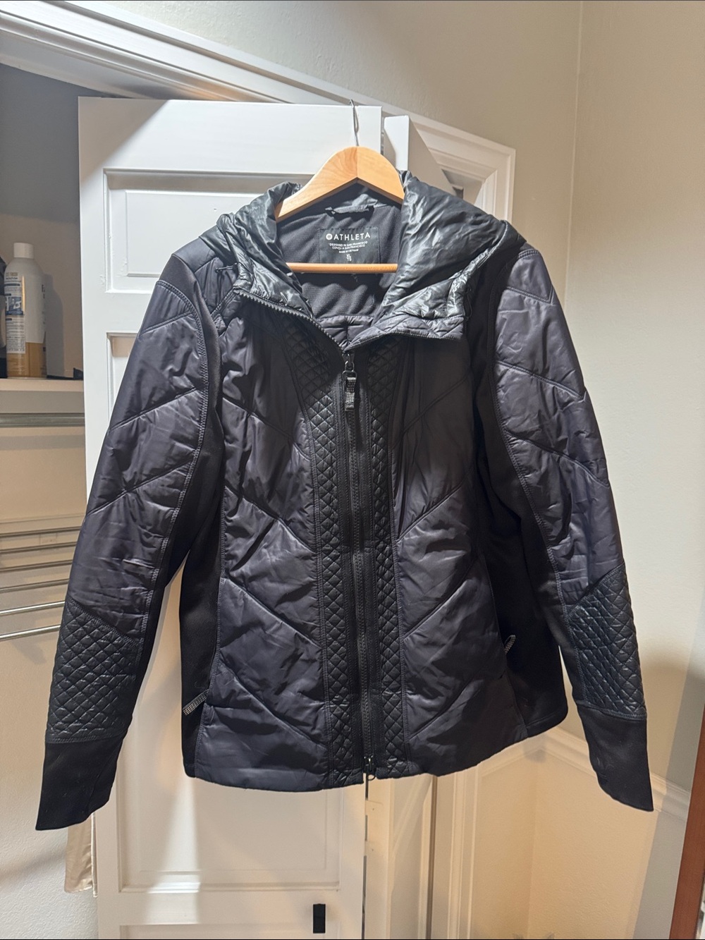 Athleta Black Quilted Hooded Puffer Jacket - Rock Ridge
